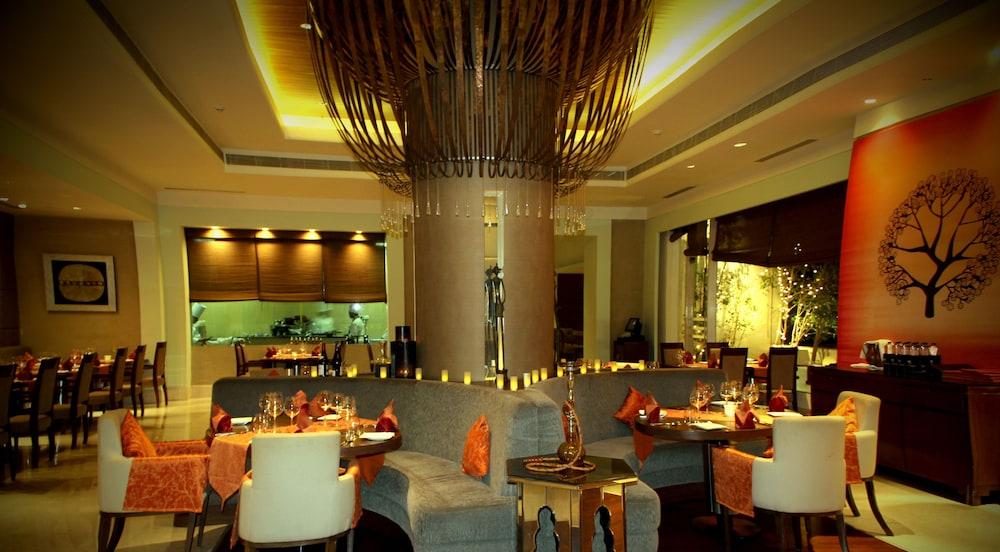 Radisson Blu Bengaluru Outer Ring Road Hotel Exterior foto