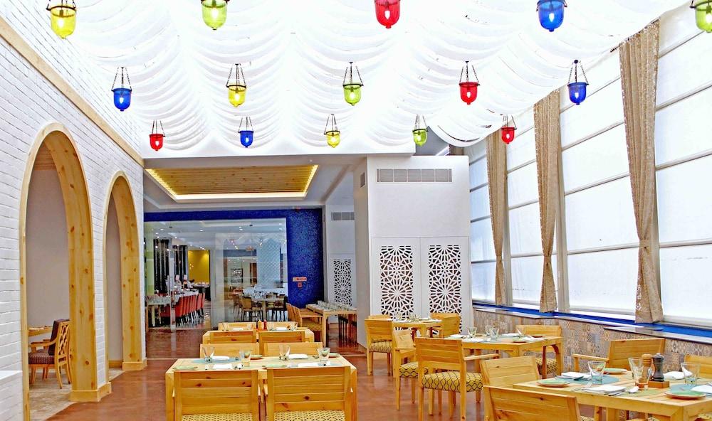 Radisson Blu Bengaluru Outer Ring Road Hotel Exterior foto