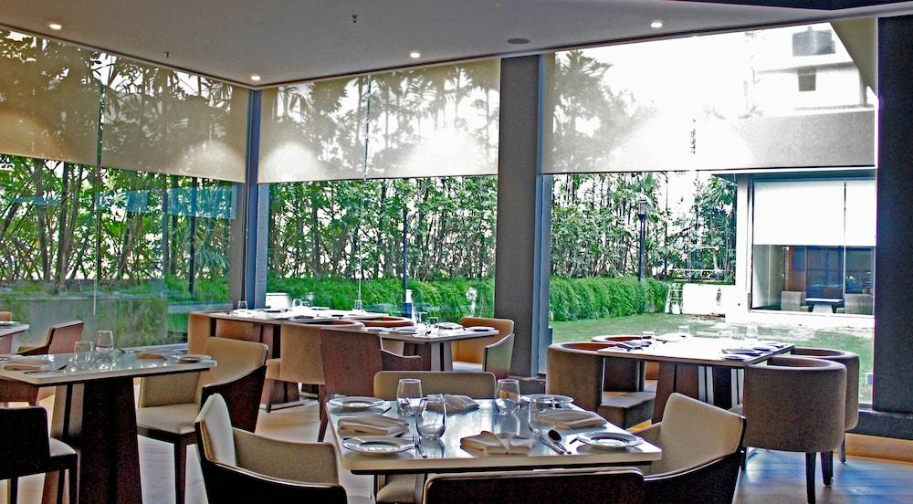 Radisson Blu Bengaluru Outer Ring Road Hotel Exterior foto