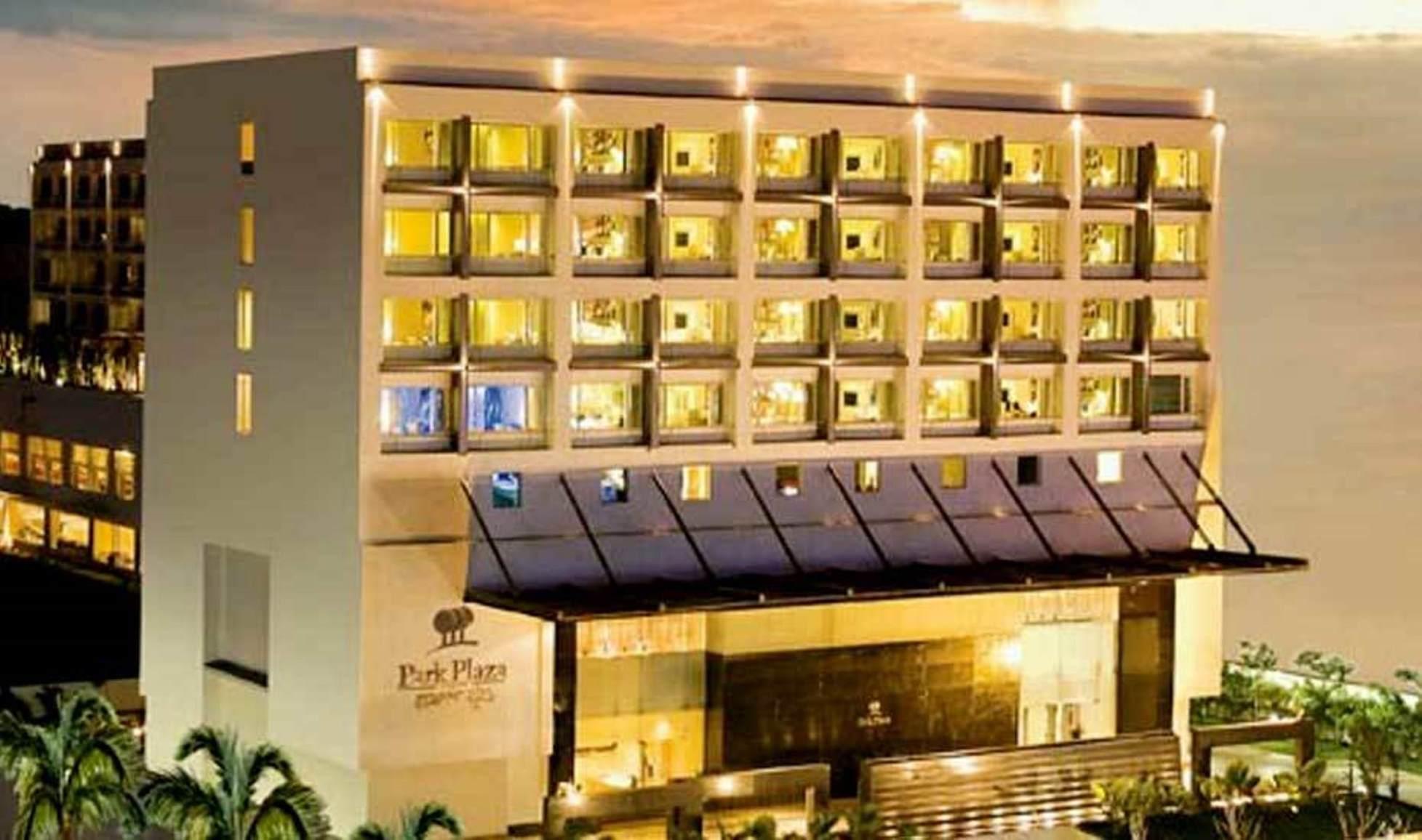 Radisson Blu Bengaluru Outer Ring Road Hotel Exterior foto