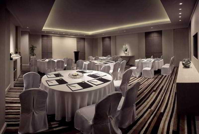 Radisson Blu Bengaluru Outer Ring Road Hotel Exterior foto