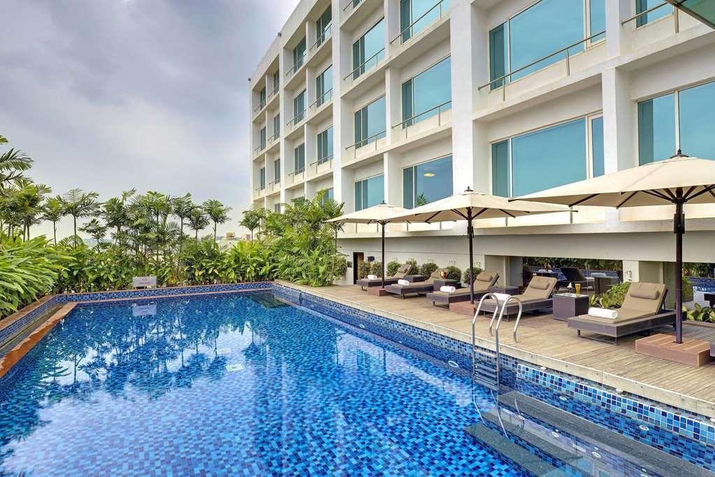 Radisson Blu Bengaluru Outer Ring Road Hotel Exterior foto