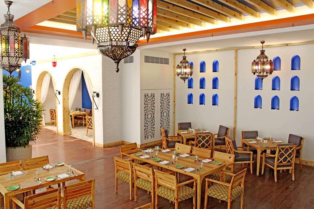 Radisson Blu Bengaluru Outer Ring Road Hotel Restaurant foto