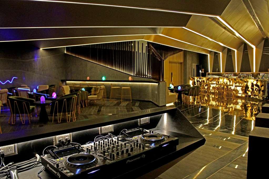 Radisson Blu Bengaluru Outer Ring Road Hotel Restaurant foto