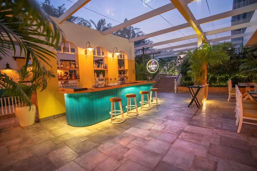 Radisson Blu Bengaluru Outer Ring Road Hotel Restaurant foto