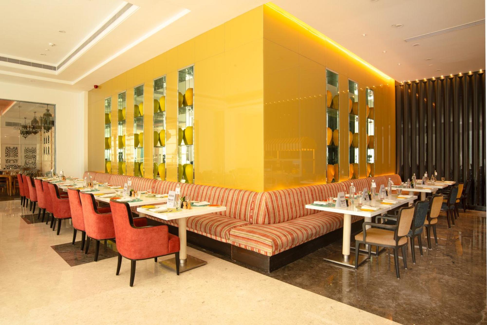 Radisson Blu Bengaluru Outer Ring Road Hotel Exterior foto