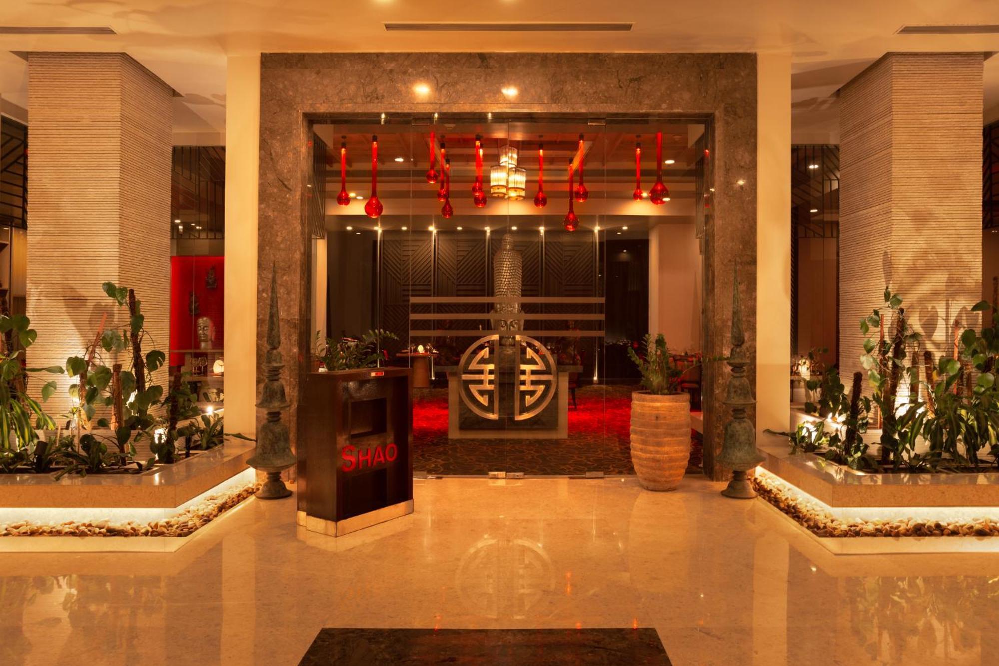 Radisson Blu Bengaluru Outer Ring Road Hotel Exterior foto