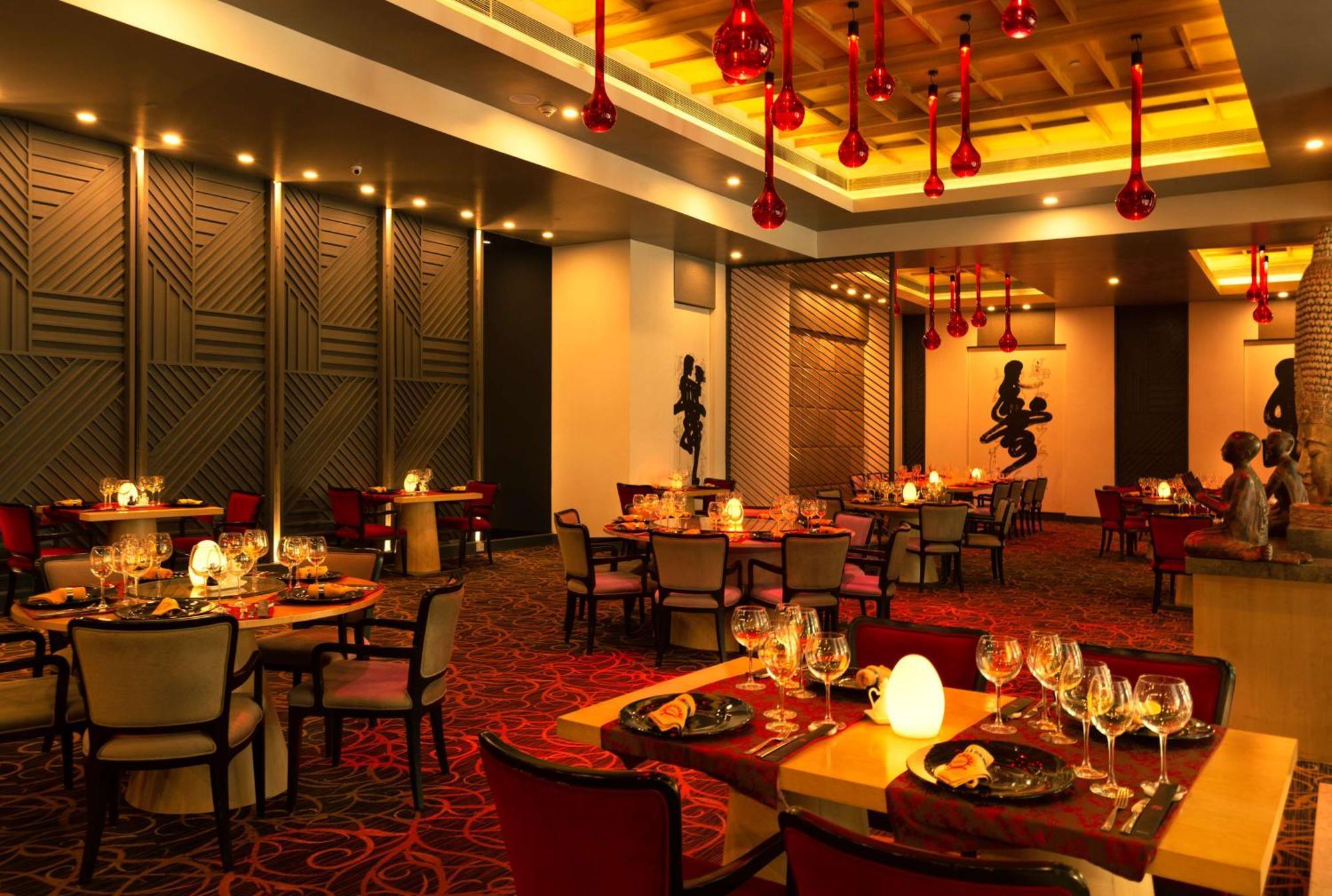 Radisson Blu Bengaluru Outer Ring Road Hotel Exterior foto