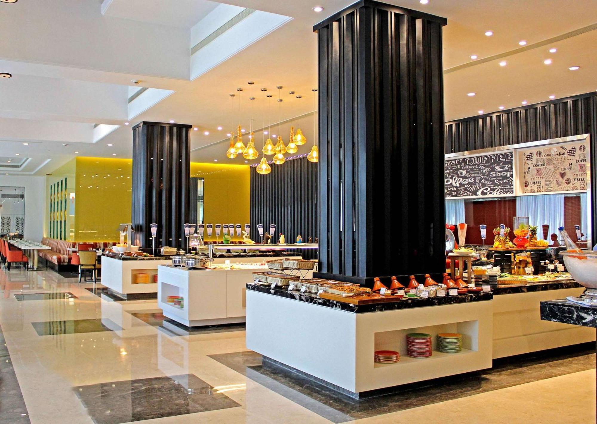 Radisson Blu Bengaluru Outer Ring Road Hotel Exterior foto