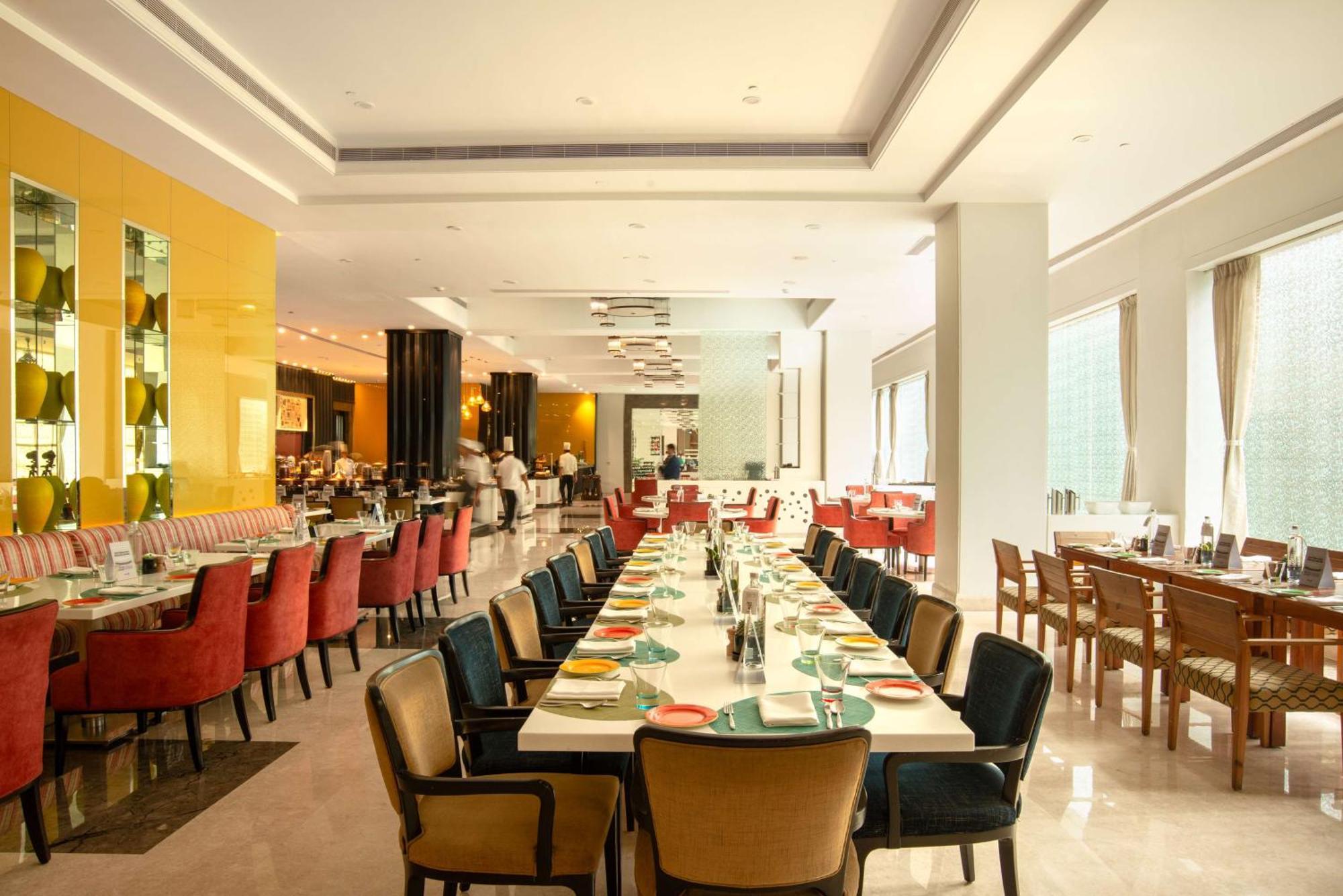 Radisson Blu Bengaluru Outer Ring Road Hotel Exterior foto